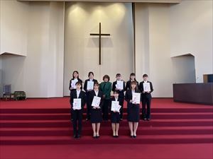 「松山東雲学園同窓会雪びら奨学金」授与式を行いました。