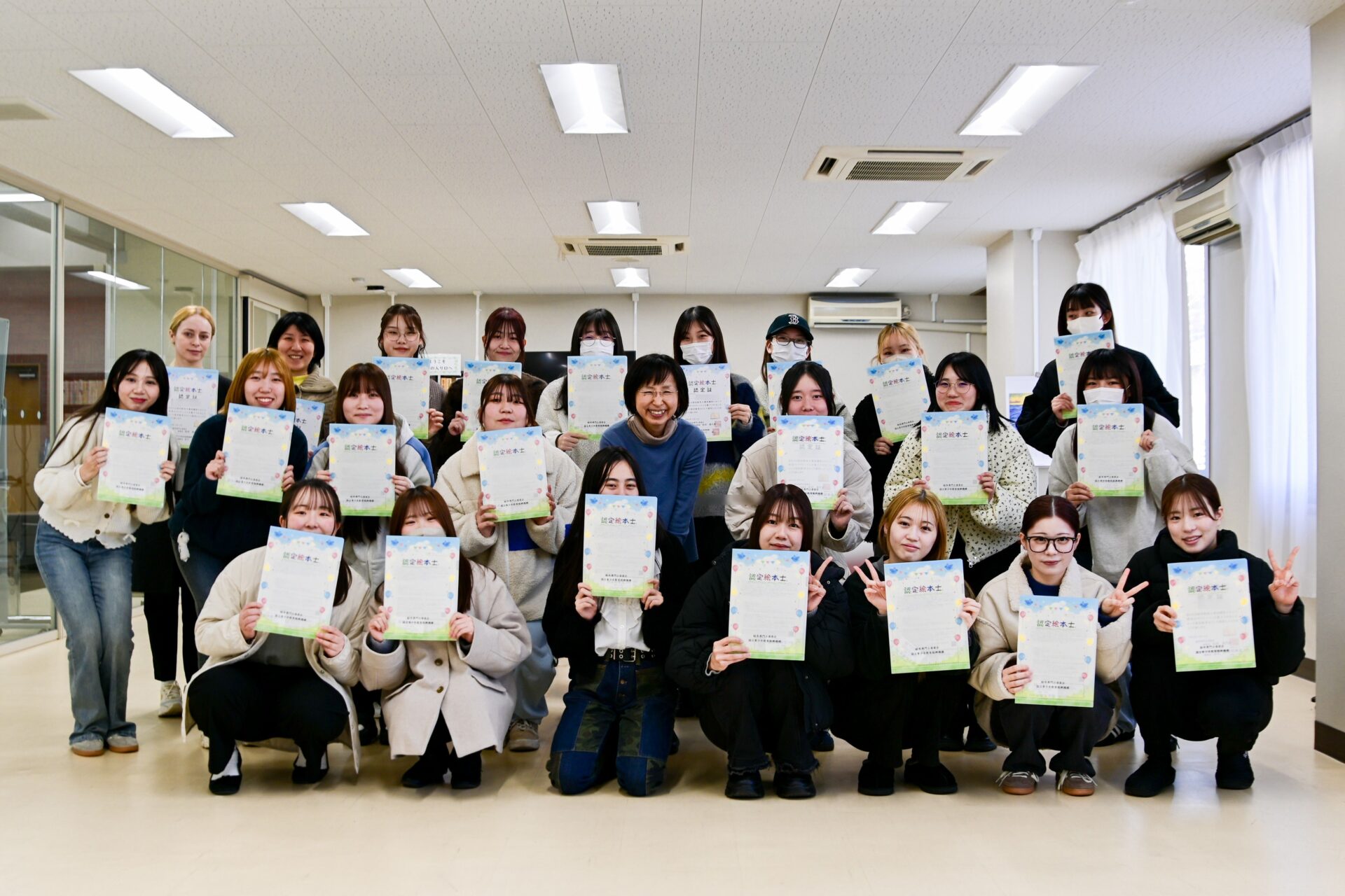 認定絵本士資格の認定証授与式が行われました