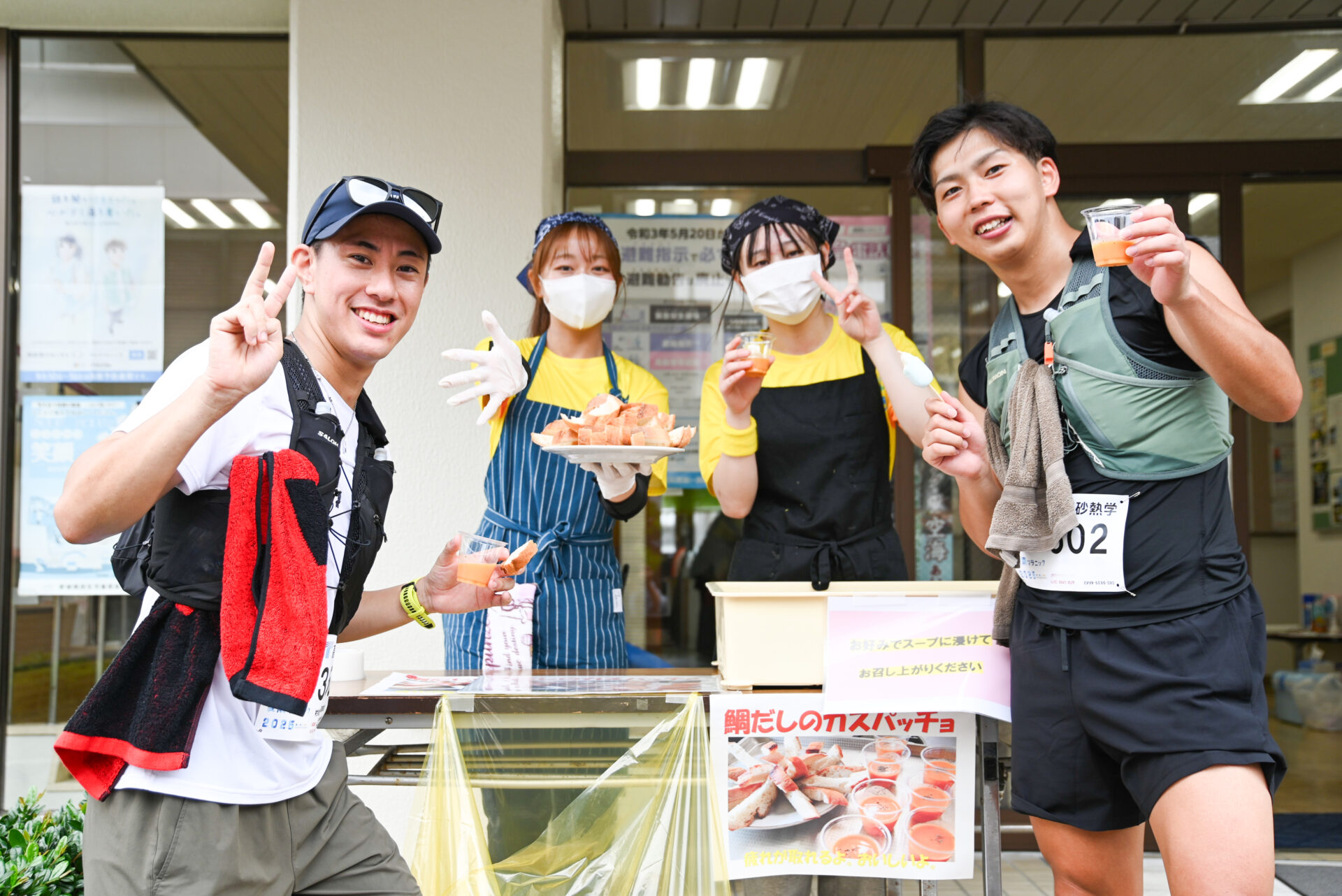 食物栄養学科と地域イノベーション専攻の学生が愛南マラニックでランナーを支援
