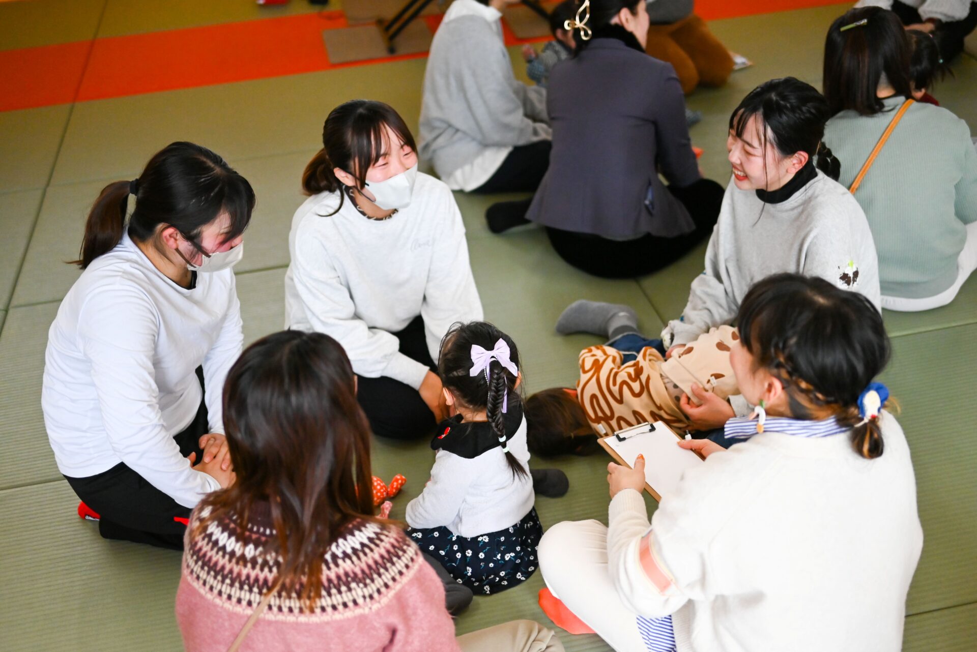 子ども専攻の学生が親子交流会で学ぶ「はじめの100か月」