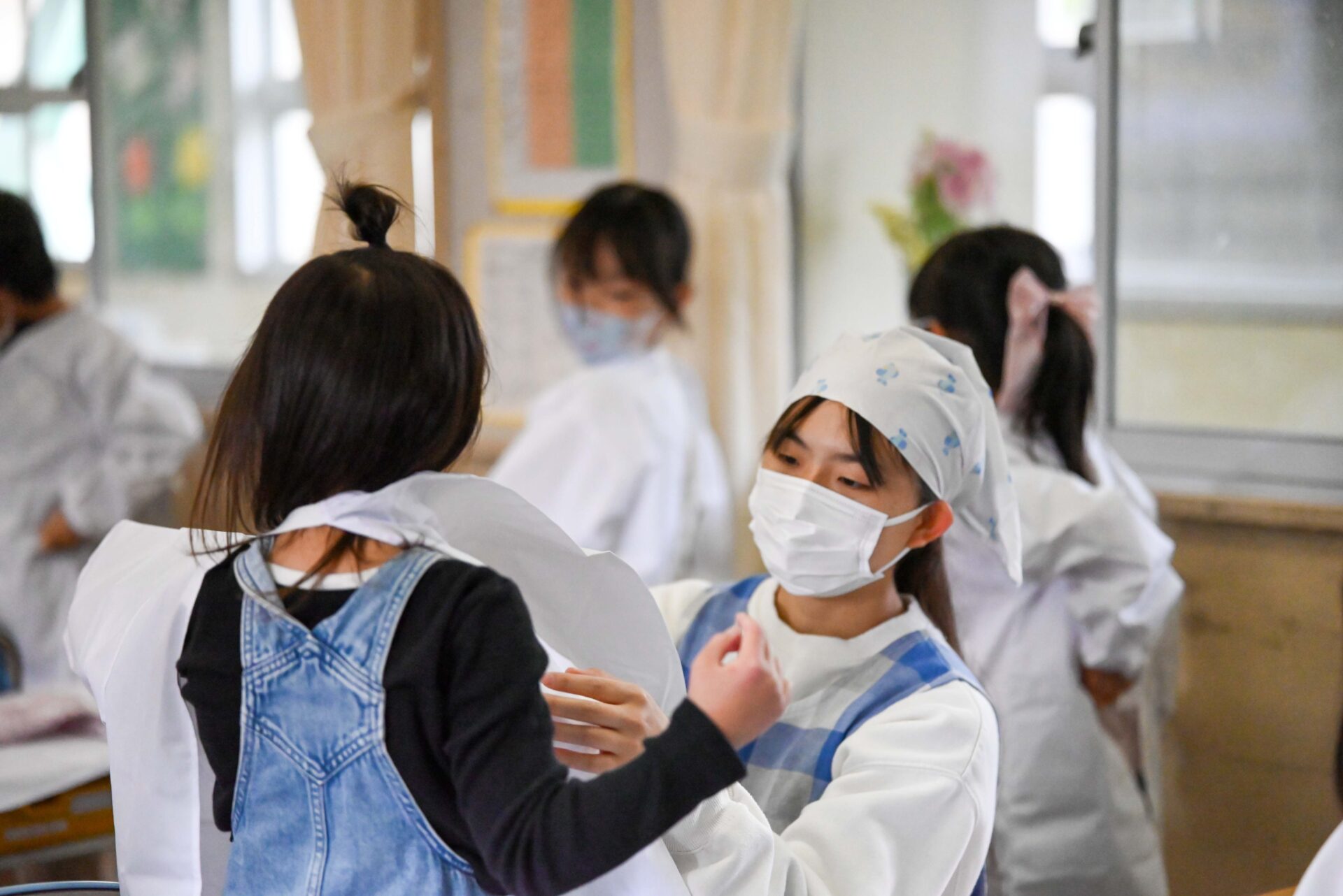 保育科による桑原小学校1年生「初めての給食」サポートがスタートしました