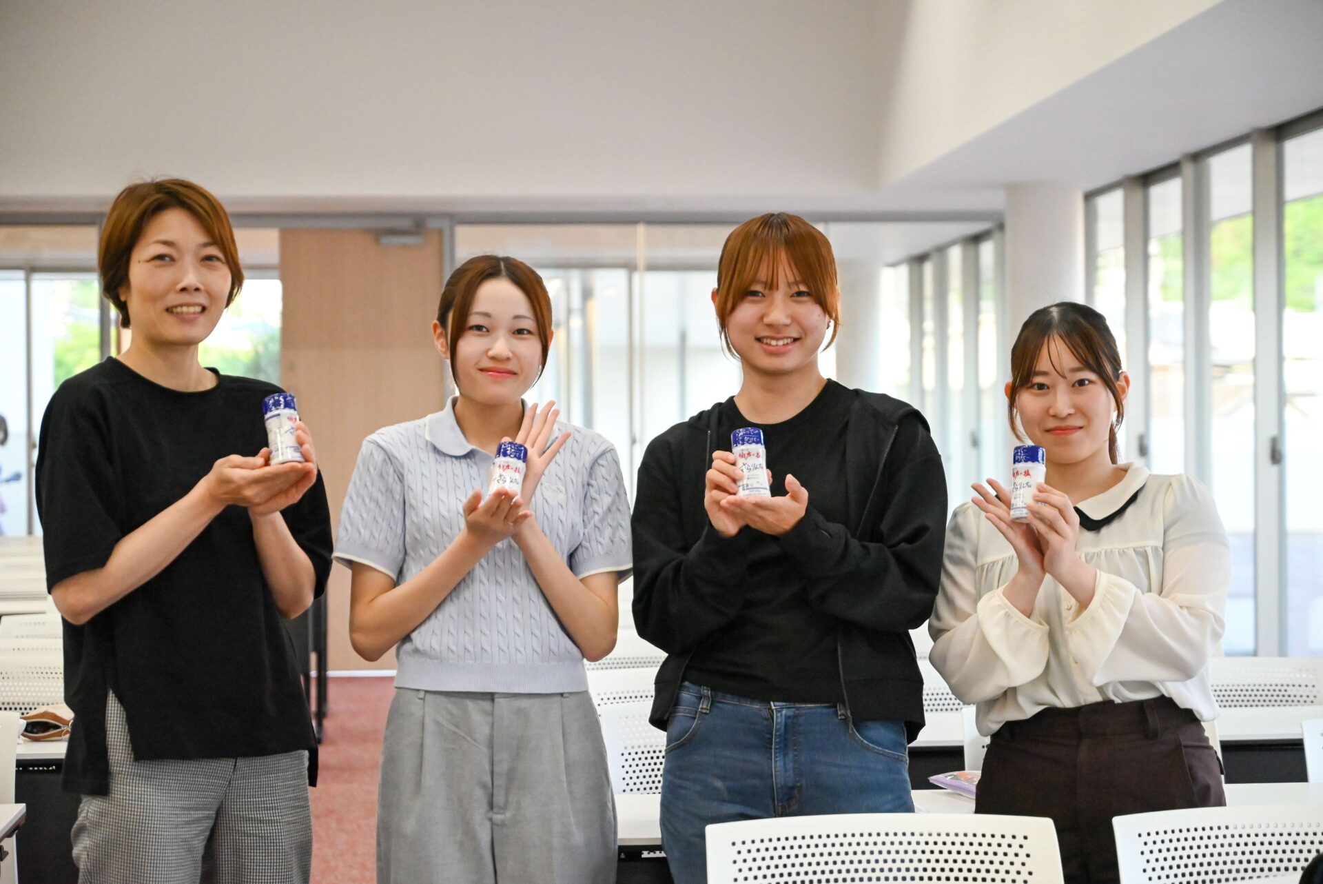 共通科目「栄養と食生活」で企業によるゲスト講義を実施しました（伯方塩業・森永乳業）
