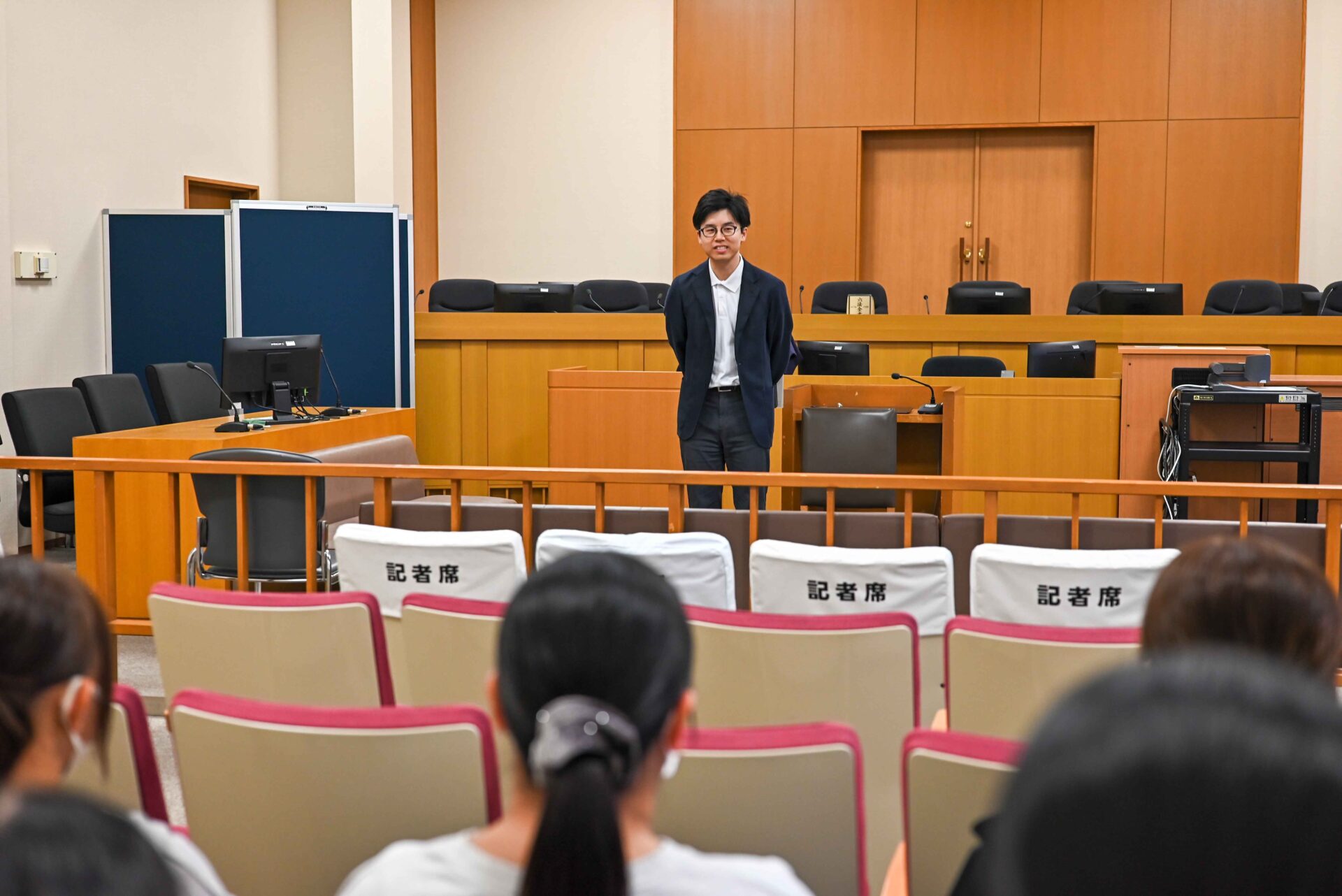 社会福祉士を目指す学生が裁判所を見学しました