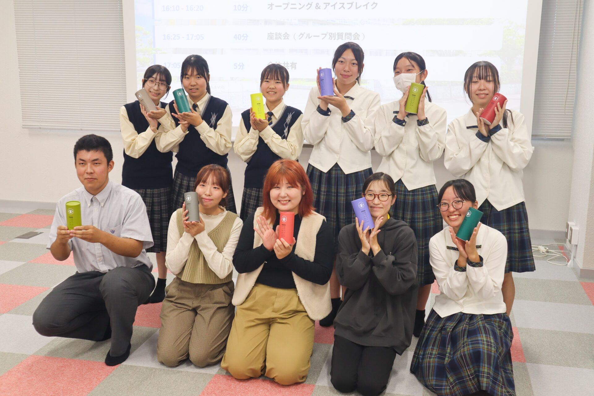伊予高等学校で「大学生との交流座談会」を開催しました